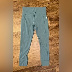 Vuori Small Daily Legging- Inseam 24